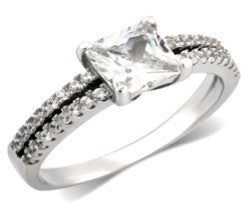 ZDR485  925 STERLING CUBIC ZIRCONIA ENGAGEMENT RING